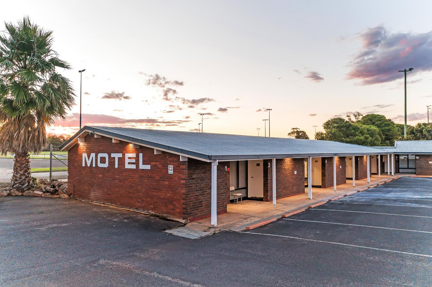 Parkview Motor Inn Паркс Экстерьер фото
