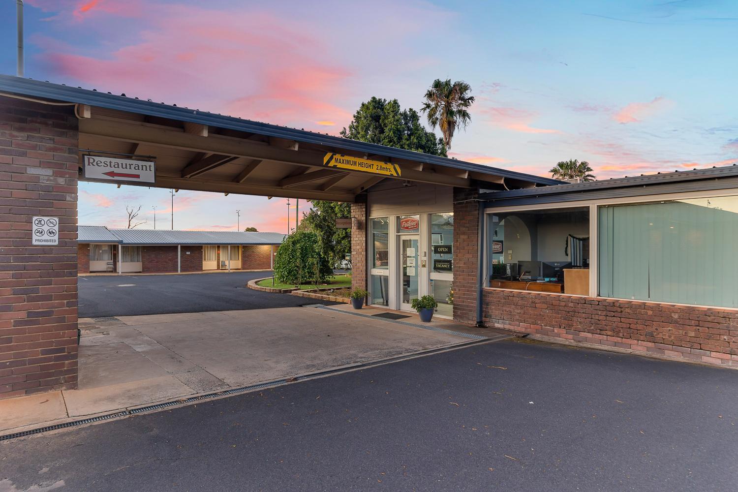 Parkview Motor Inn Паркс Экстерьер фото