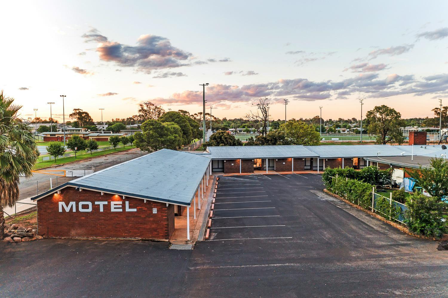 Parkview Motor Inn Паркс Экстерьер фото